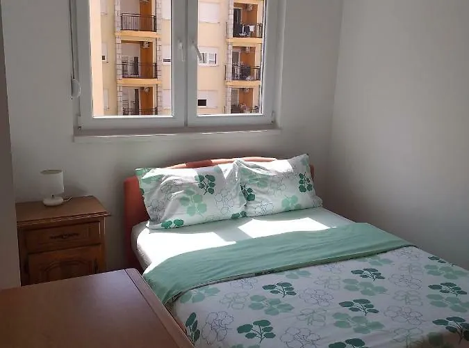 Centar * 特雷比涅